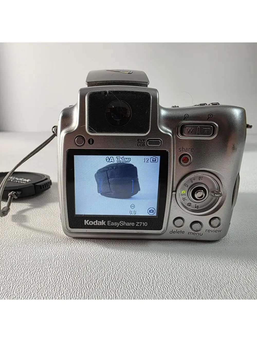 Kodak EasyShare Z710 7.1MP Digital Camera - Silver Tested Works W/Beats Case